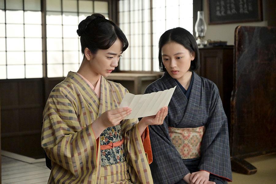 　『風、薫る』第１０６回より。話をするりん（見上愛）、直美（上坂樹里）©ＮＨＫ
