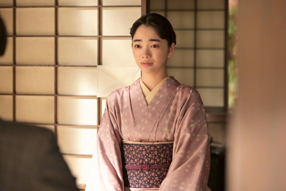 『風、薫る』第126回より。りん（見上愛）（C）NHK