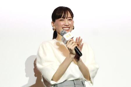 　映画『ファーストボイス』の舞台挨拶に登場した綾瀬はるか（９月２３日・大阪ステーションシティシネマ）