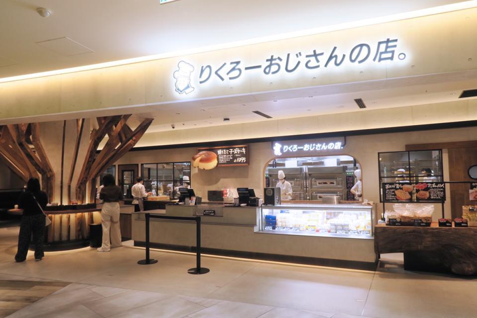 大阪名物・りくろーおじさんの店が「グランフロント大阪」に！ カフェ併設で“超焼き立て”や限定メニューも