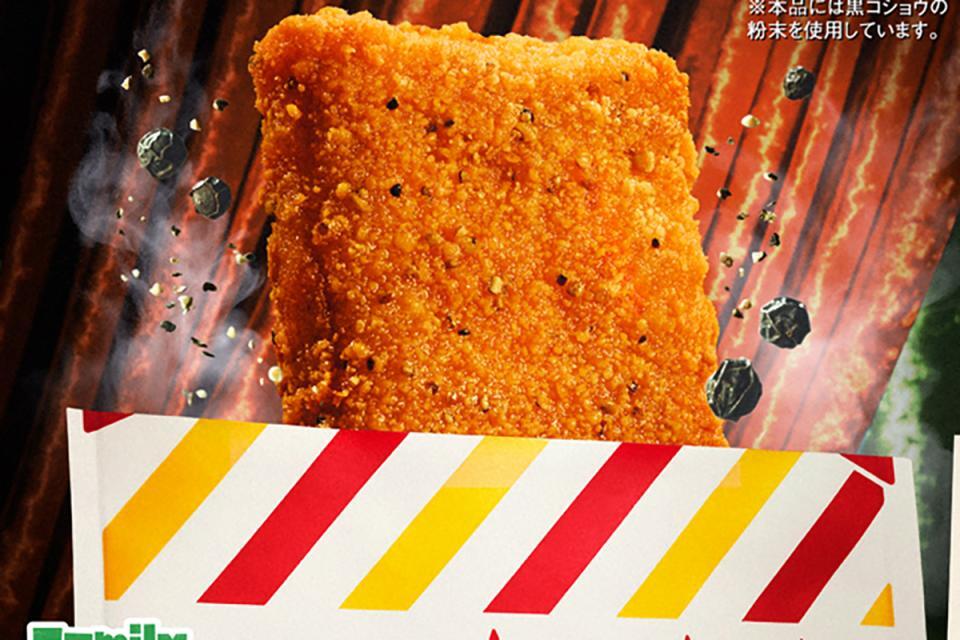 「ファミチキ」が20周年！ 週替わりで“記念フレーバー”登場