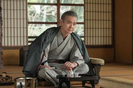 『ブラッサム』第３回より。弟・清重（三浦誠己）を呼び出す清治（渡部篤郎）　©ＮＨＫ