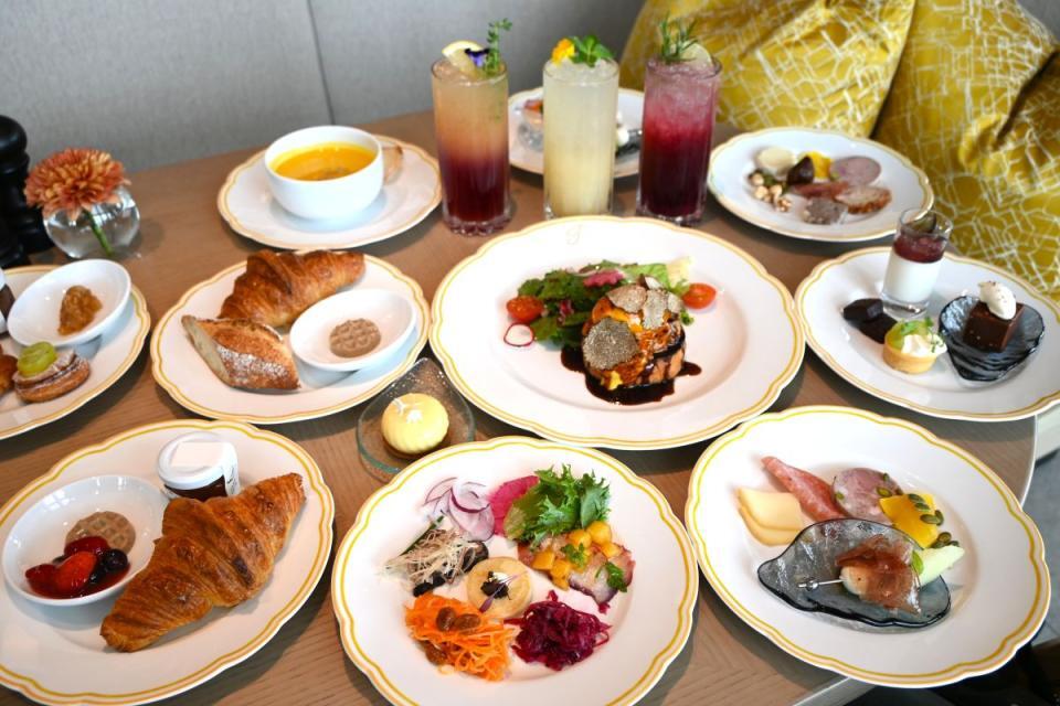 　コスパが良いと評判の「ジョリー・シグネチャー・ブランチ」。テーマカラーの黄色のあしらいが素敵なオリジナルのお皿がキュート