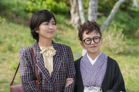 　『ブラッサム』より、珠（加賀まりこ）と秘書・藤川優子（松たか子）©ＮＨＫ