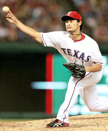 　ホワイトソックス戦に先発し、６回を７安打４失点で、５勝目を挙げたレンジャーズのダルビッシュ＝レンジャーズ・ボールパーク（共同）