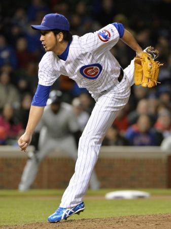 　ロッキーズ戦の８回に登板し、１回を三者凡退に抑えたカブス・藤川＝リグリー・フィールド（共同）