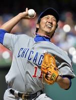 　７回に登板し、１回を三者凡退に抑えたカブス・藤川（共同）