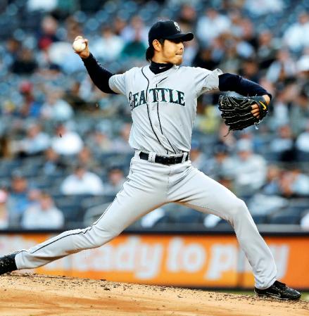 　ヤンキース戦に先発したマリナーズ・岩隈＝ヤンキースタジアム（共同）