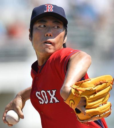 　マーリンズ戦の５回に登板し、１回を三者凡退に抑えたレッドソックス・上原（共同）