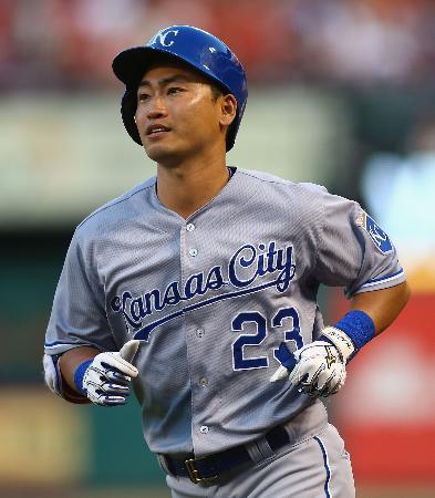 　カージナルス戦の３回、二ゴロに倒れベンチに戻るロイヤルズ・青木＝セントルイス（ゲッティ＝共同）