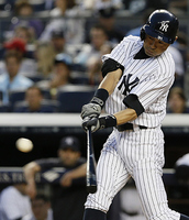 オリオールズ戦の４回、左前打を放つヤンキース・イチロー＝ヤンキースタジアム（撮影・大橋小太郎）