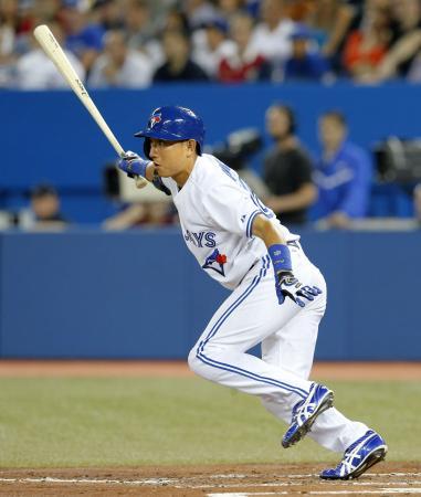 　ヤンキース戦の２回、中前打を放つブルージェイズ・川崎＝トロント（共同）