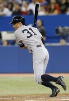 　ブルージェイズ戦の３回、遊ゴロに倒れるヤンキースのイチロー＝トロント（共同）