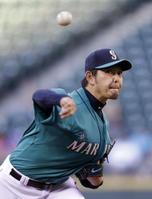 　ツインズ戦に先発し、好投するマリナーズ・岩隈＝シアトル（ＡＰ＝共同）