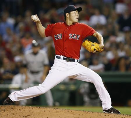 　ヤンキース戦で、メジャー自己最多の２２セーブ目をマークしたレッドソックス・上原＝ボストン（共同）