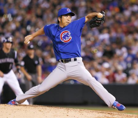 　ロッキーズ戦の６回途中から、２０１３年５月２６日以来の登板を果たしたカブス・藤川＝デンバー（共同）