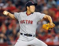 　エンゼルス戦の１２回に登板し、三者凡退に抑えたレッドソックス・上原＝アナハイム（ＵＳＡ　ＴＯＤＡＹ・ロイター＝共同）