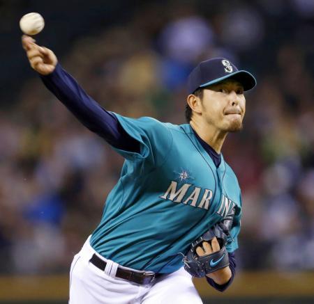 　エンゼルス戦に先発し、６回１／３を２失点と好投、メジャー自己最多の１５勝目を挙げたマリナーズ・岩隈＝シアトル（ＡＰ＝共同）