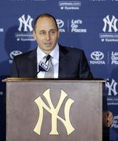 　ヤンキースとの契約を３年延長したブライアン・キャッシュマンＧＭ（ＡＰ＝共同）