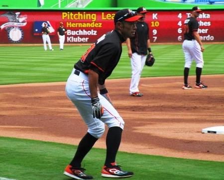 打撃練習の合間にベースランニングを行うイチロー＝マイアミ（撮影・小林信行）