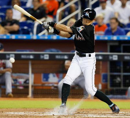 　３回、投手内野安打を放つイチロー（共同）