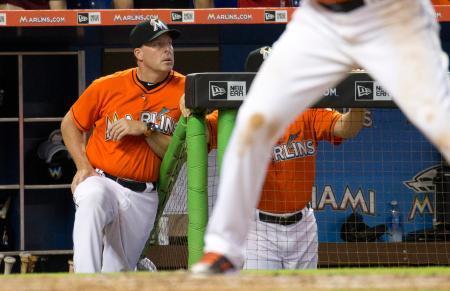 　マイアミでのブレーブス戦で指揮を執るマーリンズのマイク・レドモンド監督（ＡＰ＝共同）