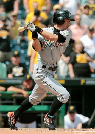 　パイレーツ戦の９回、代打で出場し投ゴロに倒れるマーリンズのイチロー＝ピッツバーグ（共同）