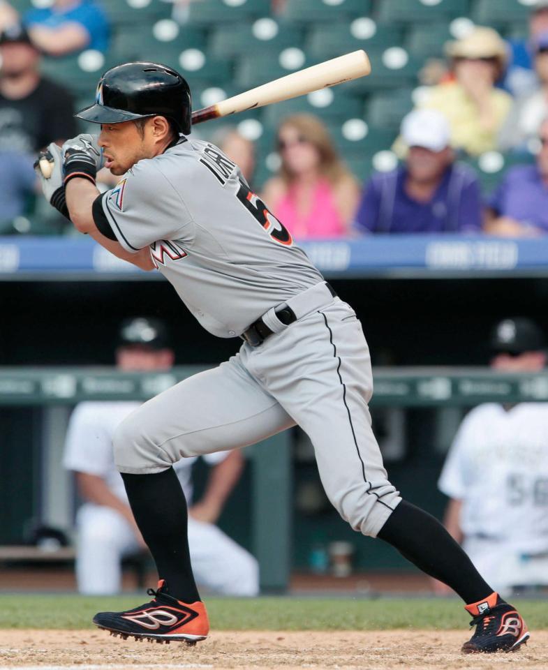 　９回、代打で出場し、二ゴロで打点を挙げたイチロー（共同）