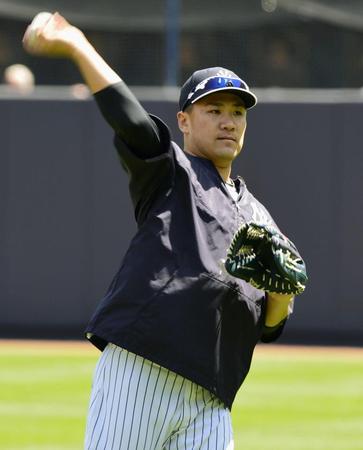 　キャッチボールを行い調整するヤンキース・田中＝ニューヨーク（共同）