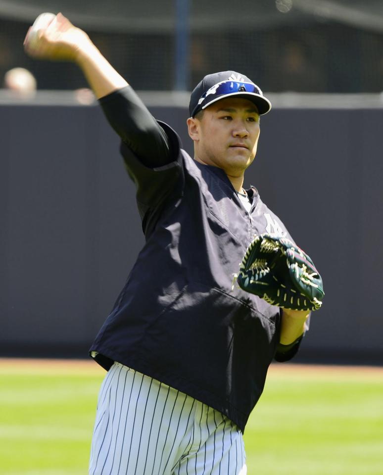　キャッチボールを行い調整するヤンキース・田中＝ニューヨーク（共同）