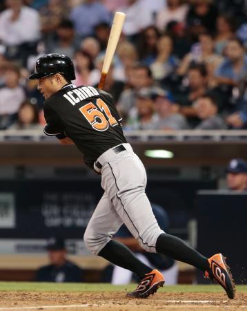 　パドレス戦の９回、二ゴロに倒れるマーリンズのイチロー＝サンディエゴ（共同）