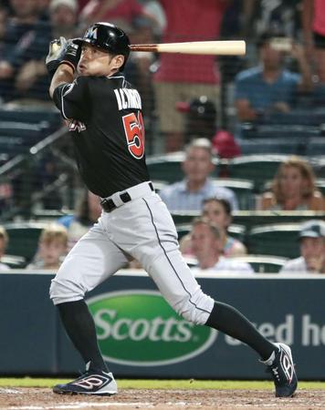 　ブレーブス戦の９回、左飛に倒れるマーリンズのイチロー＝アトランタ（共同）