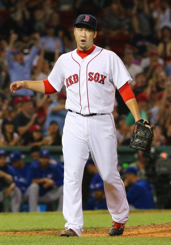 　ブルージェイズ戦の８回１死一、二塁から登板し、無得点に抑えたレッドソックス・田沢＝ボストン（共同）