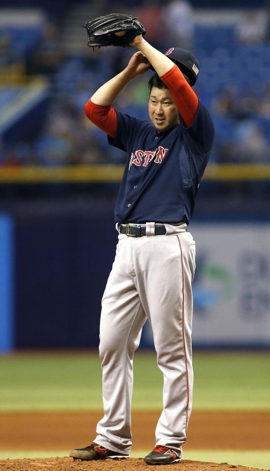 　レイズ戦の８回、カブレラに２ランを浴びたレッドソックス・田沢＝セントピーターズバーグ（ゲッティ＝共同）