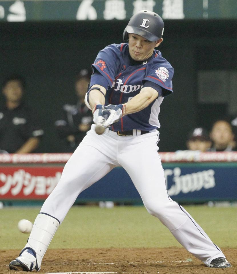 　５回、秋山が三塁に今季２００安打となる適時内野安打を放つ