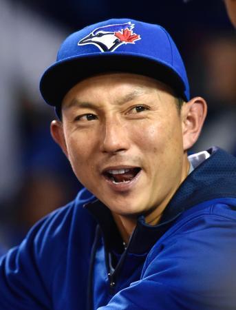 　ヤンキース戦のベンチで声援を送るブルージェイズ・川崎＝トロント（共同）