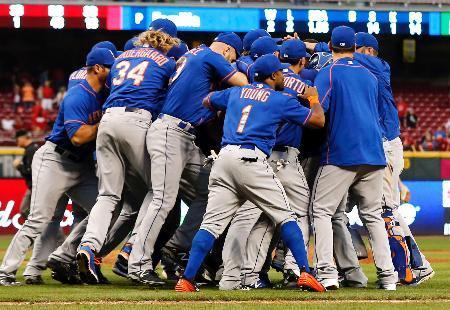 大リーグ、イチロー犠打決める