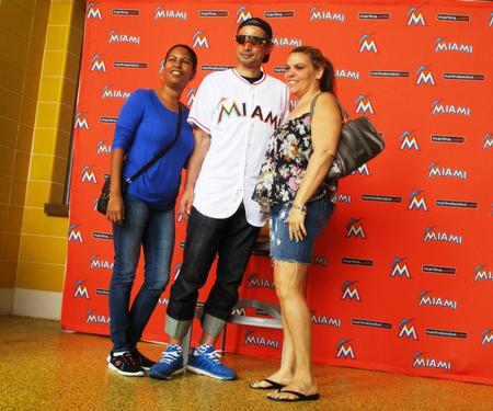 サプライズ登場でファンを喜ばせたイチロー＝マイアミ（撮影・小林信行）