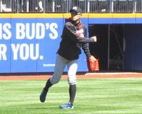 　今季初先発の試合を前に準備をするイチロー（撮影・小林信行）