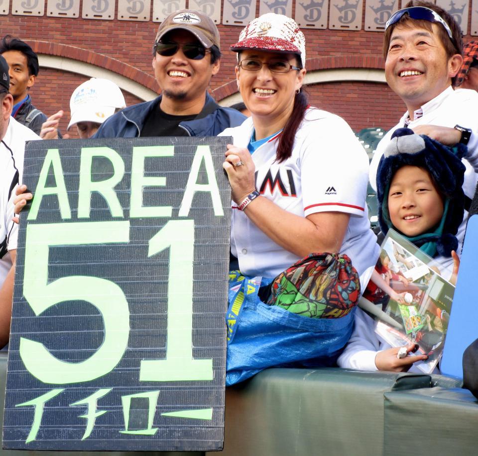 イチローと感激の再会を果たしたエイミー・フランツさん（撮影・小林信行）