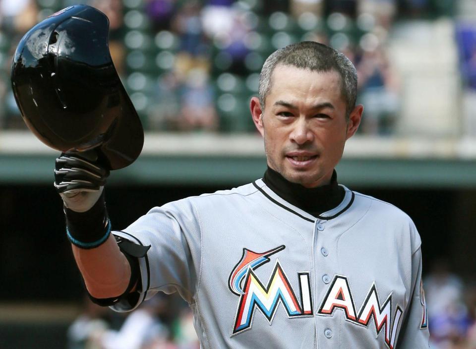 イチロー 三塁打で通算3千安打達成 仲間と敵地ファンの祝福に感激 大リーグ デイリースポーツ Online イチロー 三塁打で通算3千安打達成 仲間と敵地ファンの祝福に感激 大リーグ デイリースポーツ Online
