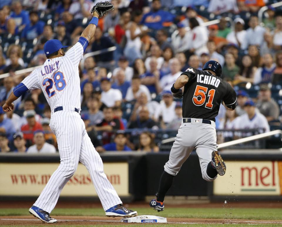 　メッツ戦の１回、投ゴロに倒れたマーリンズのイチロー（51）＝ニューヨーク（ＡＰ＝共同）