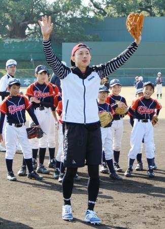 元カブスの川崎が熊本で野球教室 復興支援、小学生と交流