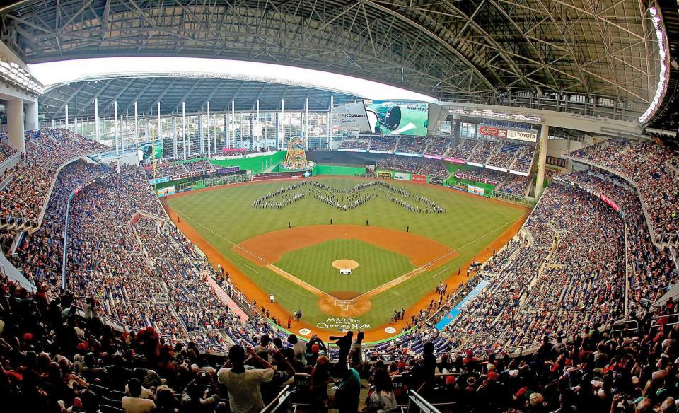 　２０１２年に開場したマーリンズの本拠地マーリンズ・パーク（ゲッティ＝共同）