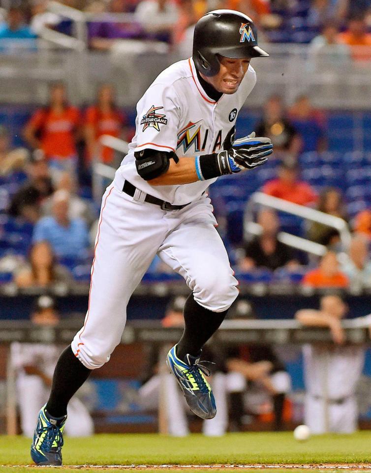 　５回、代打で投前内野安打を放ったマーリンズ・イチロー（ＵＳＡ　ＴＯＤＡＹ・ロイター＝共同）