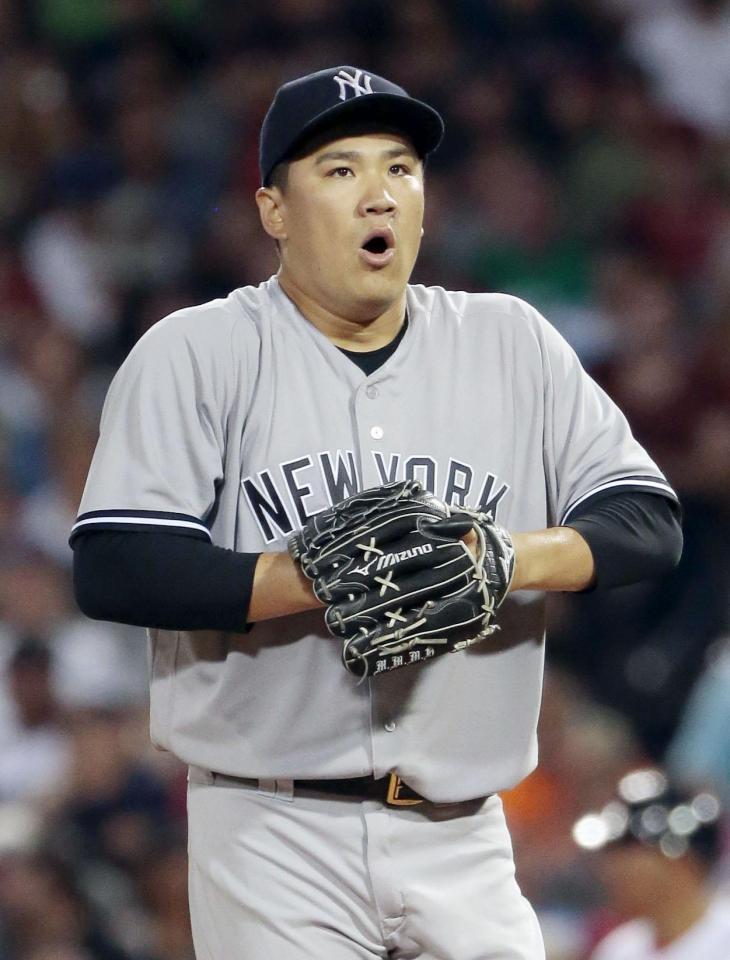 　レッドソックスとのダブルヘッダー第２試合の６回、ピンチにマウンドで声を出し、気合を入れるヤンキース・田中