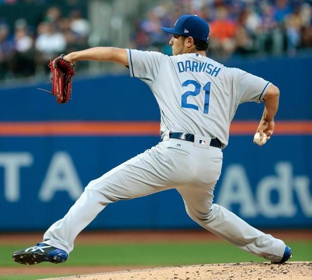 ダルビッシュ、移籍初勝利 7回無失点で7勝目 3安打10奪三振/大