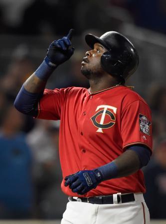 　ダイヤモンドバックス戦で本塁打を放ったツインズのミゲル・サノ＝１８日、ミネアポリス（ゲッティ＝共同）