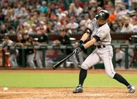 ダイヤモンドバックス戦の３回、代打で二ゴロに倒れたマーリンズのイチロー＝フェニックス（共同）