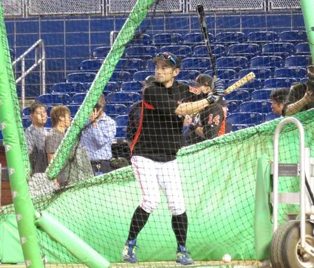 　試合前に打撃練習を行うイチロー（撮影・小林信行）